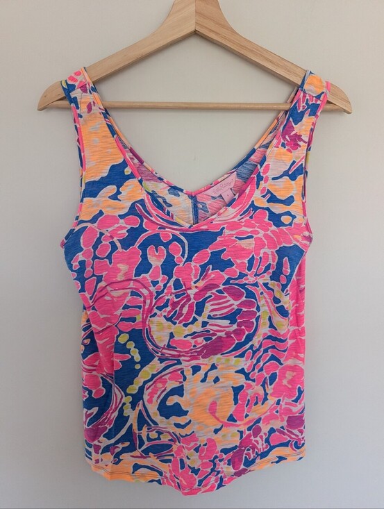 Lilly Pulitzer Tops - Lilly Pulitzer Gigi V-Neck Tank Top Catch & Release Women's Size Small Tropical